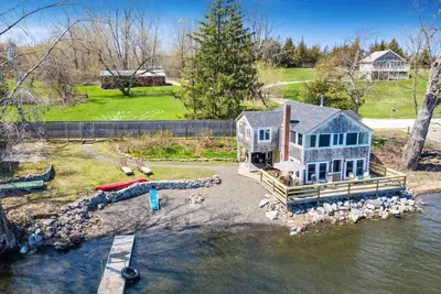 Image de Waters Edge! Right on the Lake.