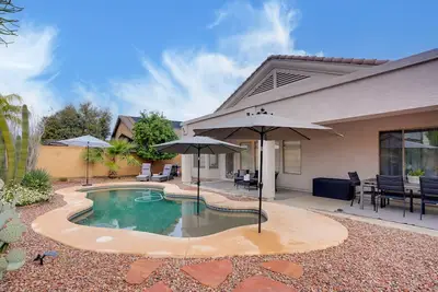 Image de Pool, Fenced Yard: El Mirage 'Sunshine House'
