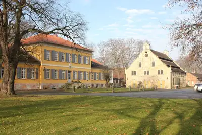 Image de Romantic living in the manor house in the middle of Gut Mahndorf park