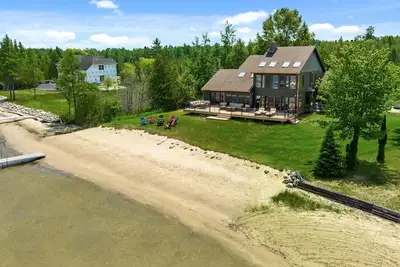Image de Loeb Lake House - sugar sand private beach - walking distance to Castle Farms