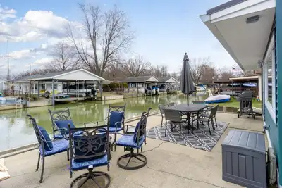 Image de Cozy Renovated Lakehouse with Boat Dock and Canal Access