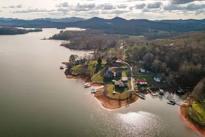 Image de Lake view and lakes access home on Lake Chatuge -mountain view -spacious home.