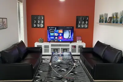Image de OranGe DeLuxe - No Cleaning Fee, Centrally Located.