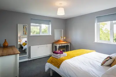 Image de Private 2 Bed Country Cottage - Parking & 1/2 Acre Garden