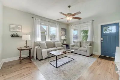 Image de Comfy Midtown Retreat - Centrally located!