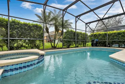 Image de 15 Min to Disney w/ Pool, Jacuzzi & Themed Rooms!