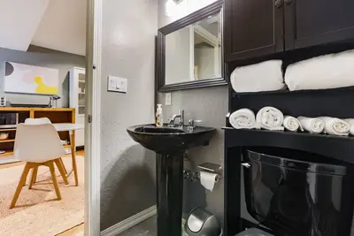 Image de New! Private Oasis ☀️ Near Beaches ☀️ Large Patio ☀️ Easy Parking