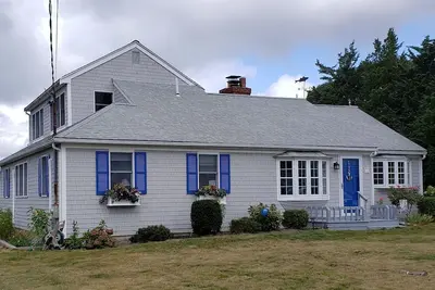 Image de Create summer memories in 4 B/R home within a 5 minute walk to 3 beaches