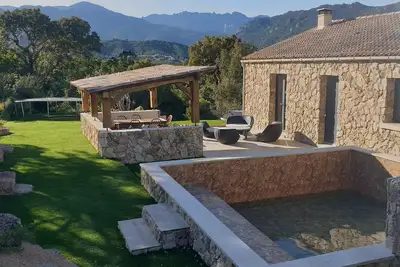 Image de Magnifique villa vue montagne piscine chauffée