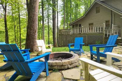 Image de Toccoa-Currents Cabin - River Access - King Bed & Firepit - Large-Dog Friendly
