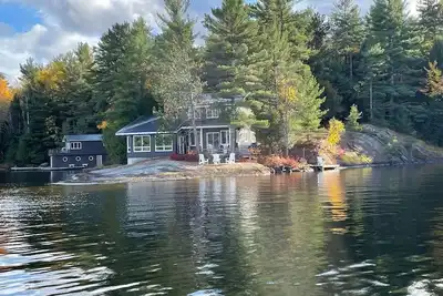Image de Spectacular View of Lake Muskoka with Guest Cottage above Boathouse