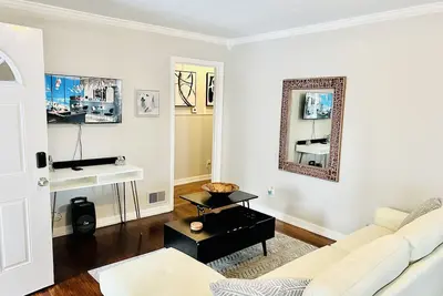 Image de Posh Bungalow mins to Crossplex