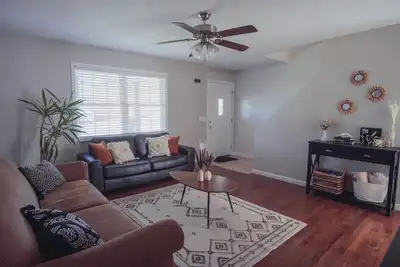 Image de Boho Chic Home- 3br, spacious, center of Erie!