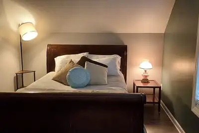 Image de Eclectic Apartment- 2-4 friends- Family centered. Safe Neighborhood