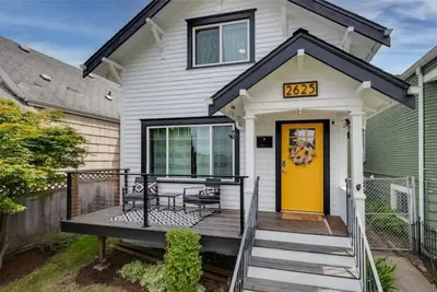 Image de Bayside Historic Remodel Walk 2 Beach & Breweries