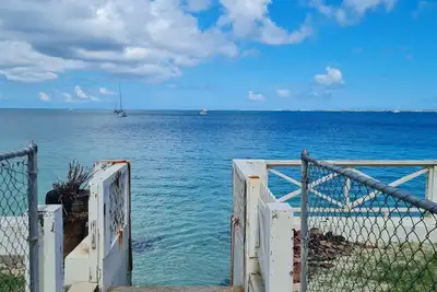 Image de Fully equipped apartment, ideal for remote work, 50 steps from the ocean.