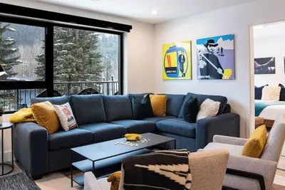 Image de Revelstoke - Condo with Hot Tub-Revel In The Stoke