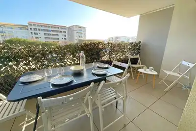 3p climatisé avec parking, piscine, proche plage et commerces à Sète