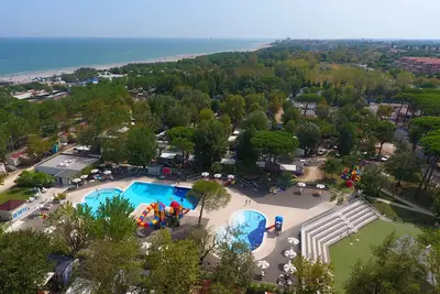 Image de Modern mobile home close to beach Marina, 2 bedrooms 1, 5 bathrooms, cosy terrace