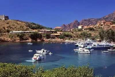 Image de Rez de villa en Corse avec jardin, piscine et bateau inclus Bord de mer, 10 per