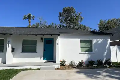 Image de Modern South Tampa 1/2 Duplex with Private Yard