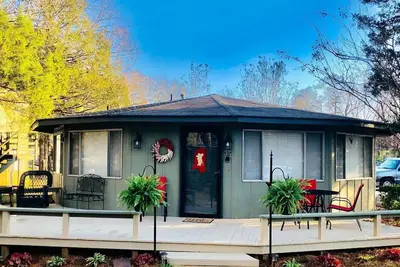 Image de Unique & Cozy Cottage joining the Ole Miss Campus!