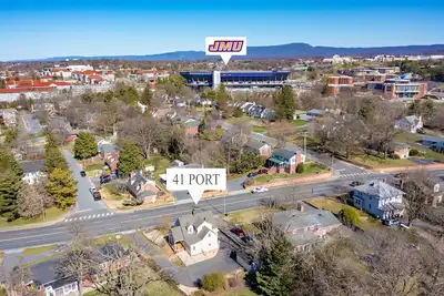 Image de Harrisonburg Home. Sleeps 6 + full kitchen + rec & yoga rooms! Walk to Jmu.