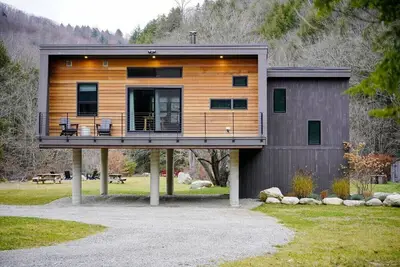 Image de This house is a 2 bedroom(s), 1 bathrooms, located in Jamaica, Vt.