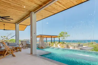 Image de Villa Enlightened/ Ocean View/ Walk to Beach