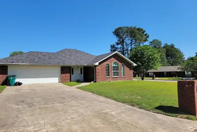 Image de House on Crescent Street near downtown Carthage