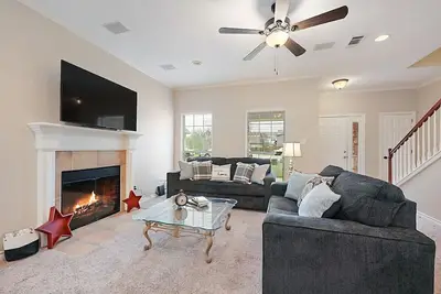 Image de Lone Star Haven - Just 5 Minutes from Kyle Field!