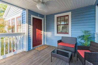 Image de Trendzy Suite - King Bed/HotTub - Close to Downtown and Foodie Hotspots