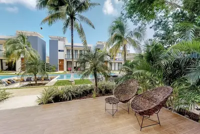 Image de Contemporary poolside Condo, Wi-Fi- Kaanal 101