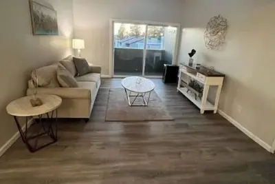 Image de Cozy fully furnished 1 bedroom, within a cond