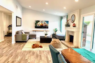 Image de Private House ♡ Cocktail Pool🎈11 Mins To Disneyland