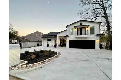 Image de Luxe Lake Conroe Lakehouse*Boat Slip*4 King Beds*