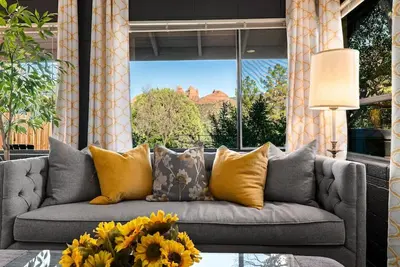 Image de B440b Smith Road Bbbbb · Fantastic Uptown Getaway