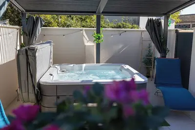 Image de Bella Vita Jacuzzi! ! ! Maison de vacances proche centre parking privé