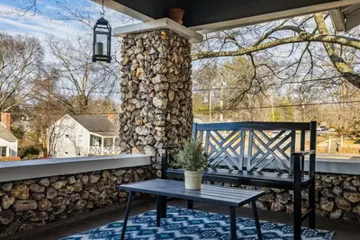 Image de The Pond Pad - Crestwood\/Backyard\/Pets\/Games\/WiFi