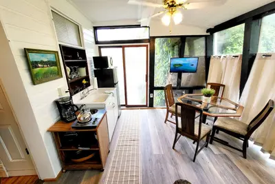 Image de Arboretum Suite in the historic Manor House!