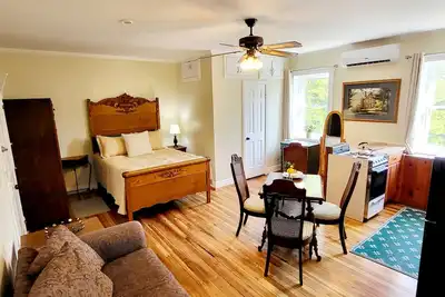 Image de Shepards Suite in the historic Manor House!