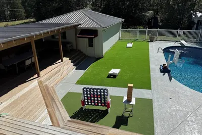 Image de McDaniel Farmhouse with pool & 12 person hot tub