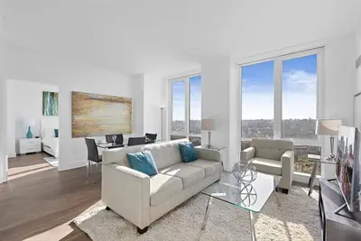 Image de Upscale Downtown 2br | Lux Amenities | Laundry