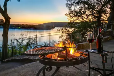 Image de Waterfront Lake Haven with Million Dollar Views