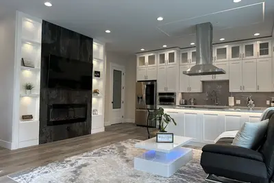 Image de New Modern Home in Bellevue
