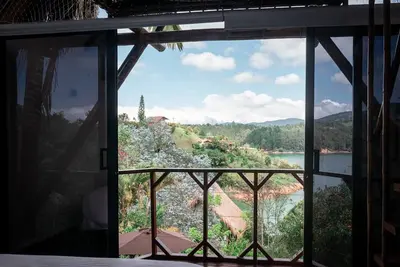 Image de Deluxe Lakefront Cabin with Hot Tub