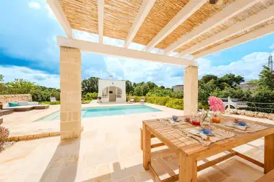 Image de Live a unique experience in these typical trulli with private pool