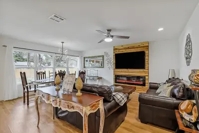 Image de Dfw Modern Farmhouse Getaway Retreat Near Stockyards, Weddings and Lake