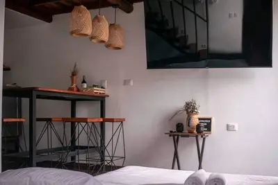 Image de Luxury cabin with hot tub facing the lake