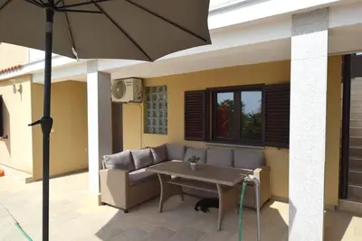 Image de Appartement de deux chambres avec la terrasse Omisalj, Krk (A-20617-a)